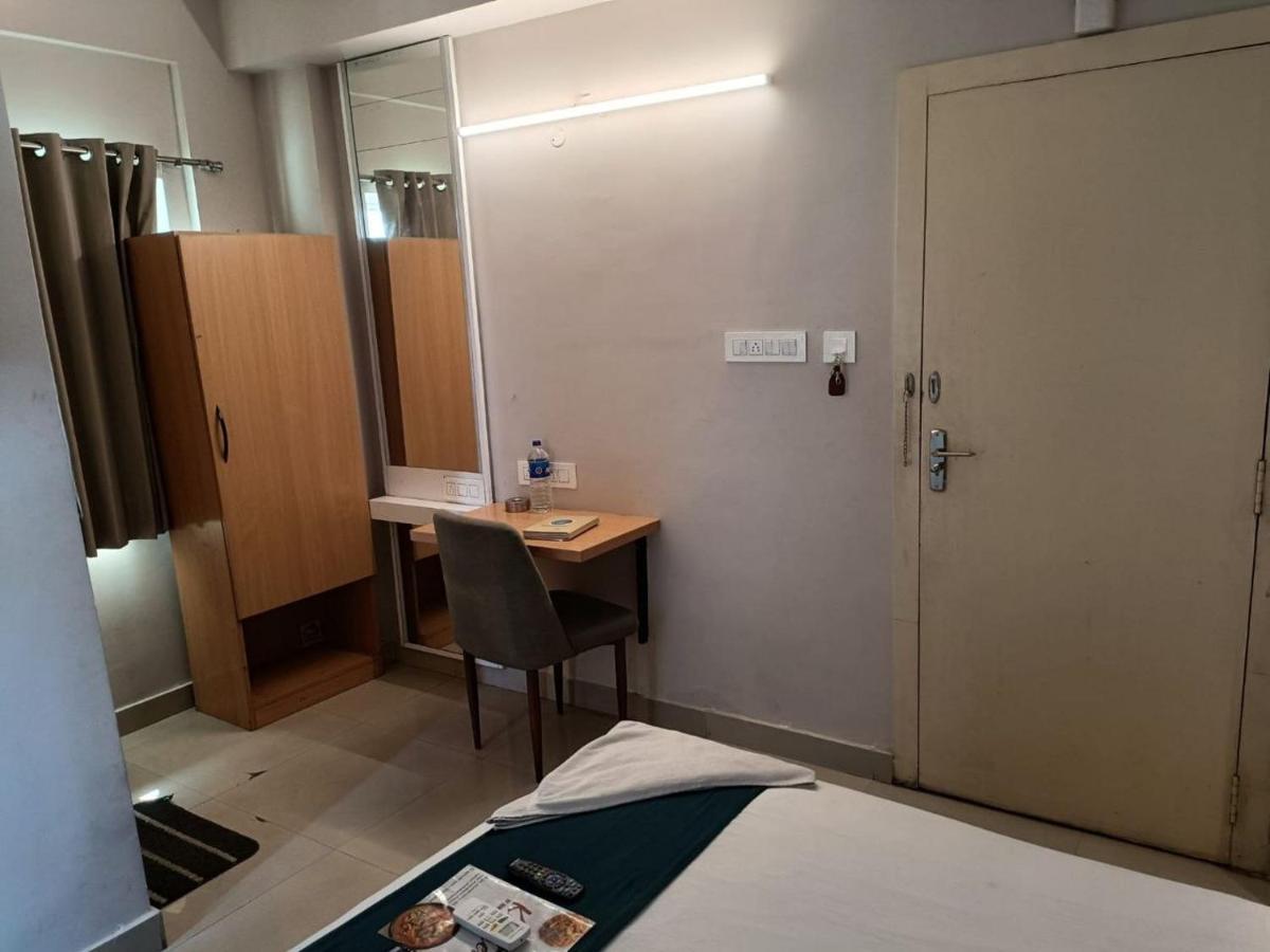 Hotel Mayfair Tower Kolkata Bagian luar foto