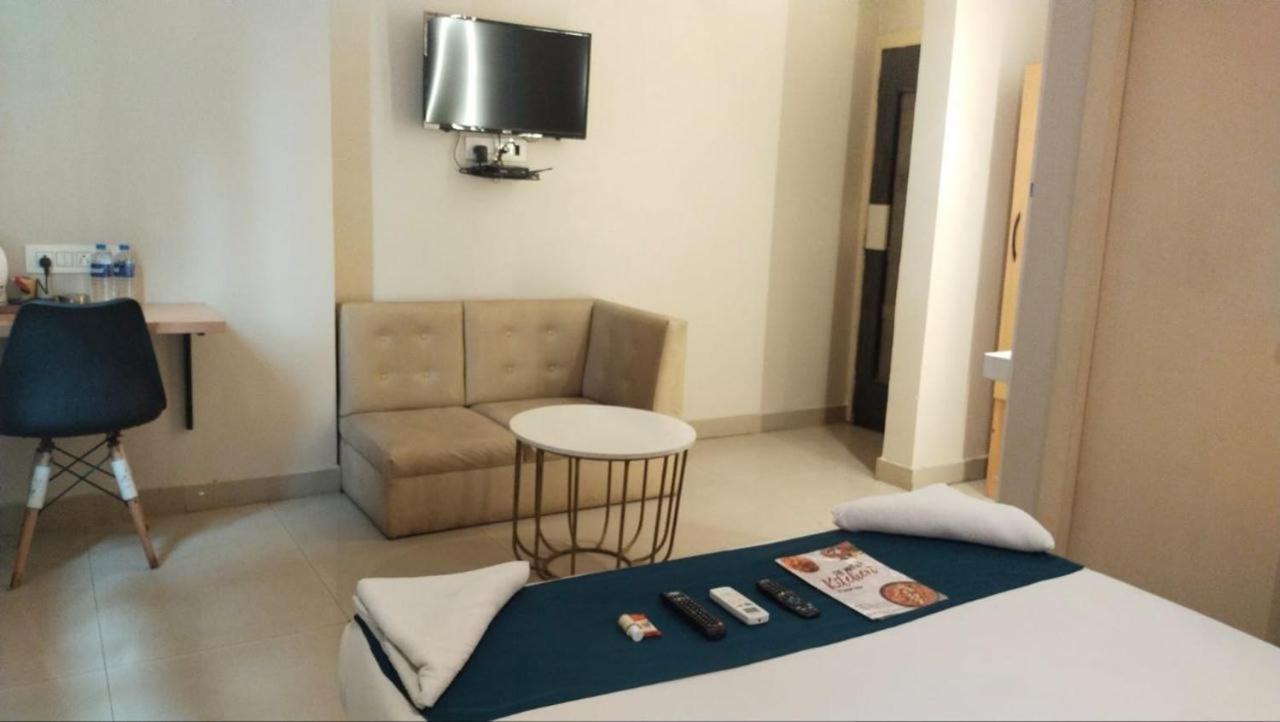 Hotel Mayfair Tower Kolkata Bagian luar foto