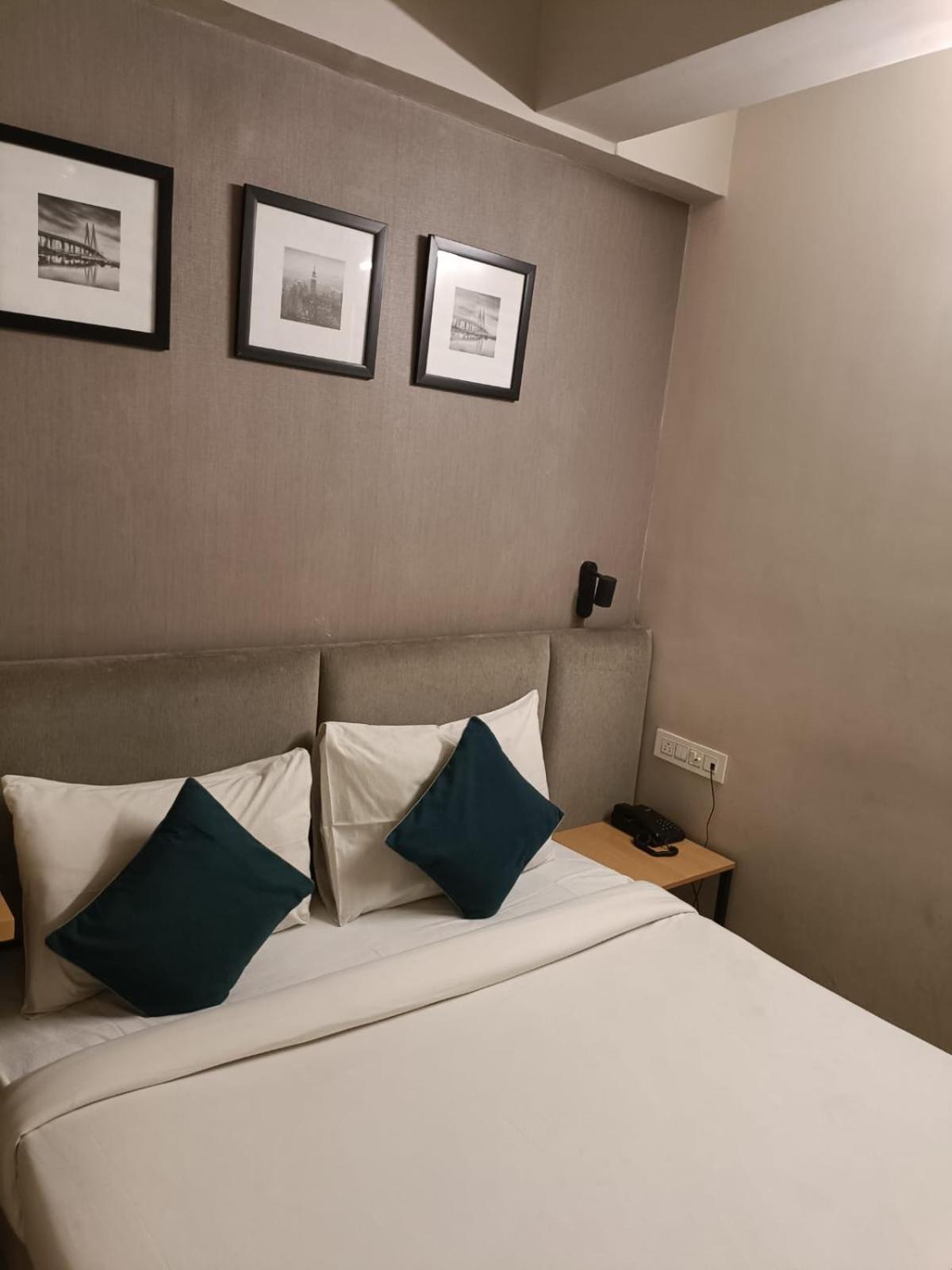 Hotel Mayfair Tower Kolkata Bagian luar foto