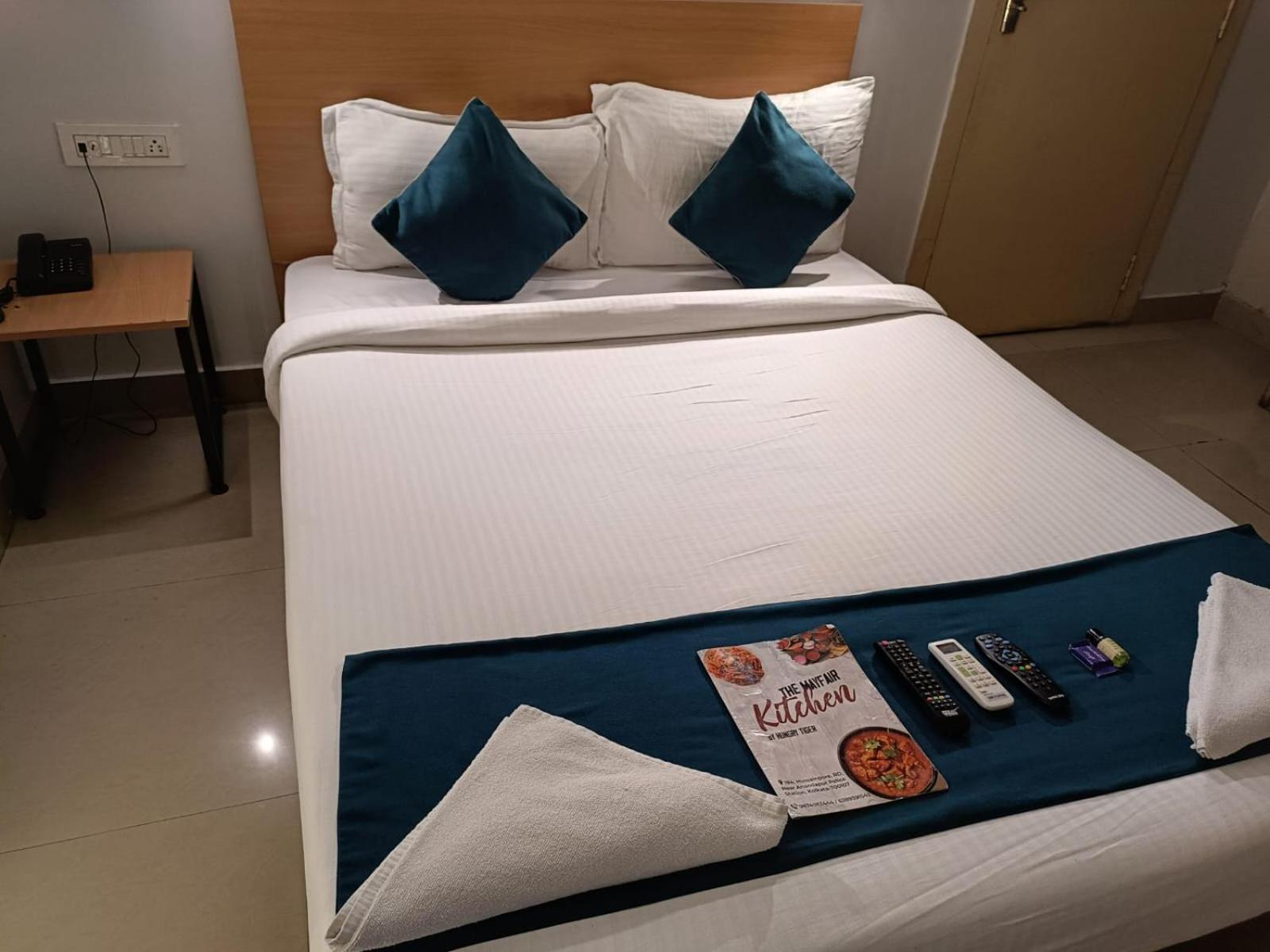 Hotel Mayfair Tower Kolkata Bagian luar foto
