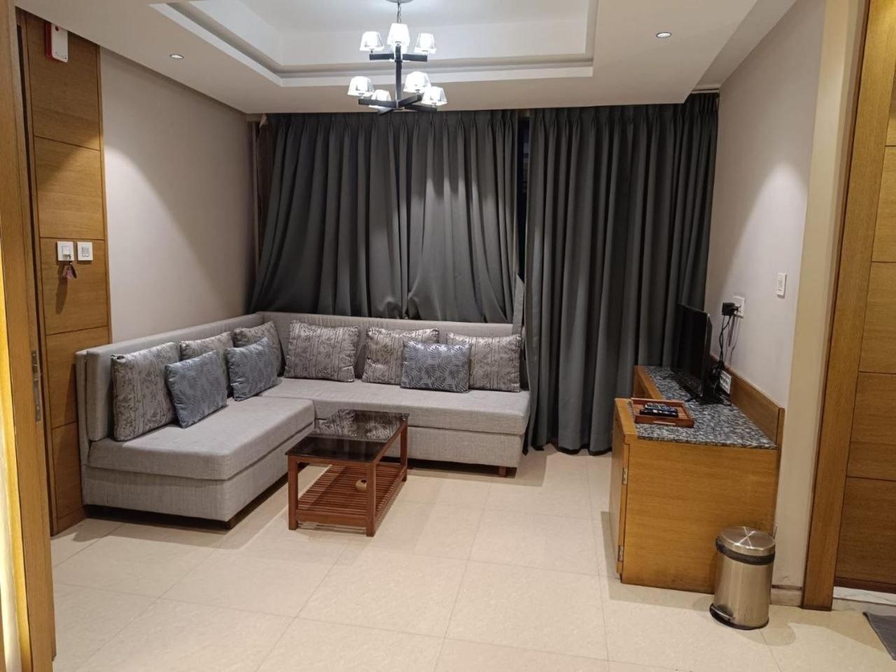 Hotel Mayfair Tower Kolkata Bagian luar foto