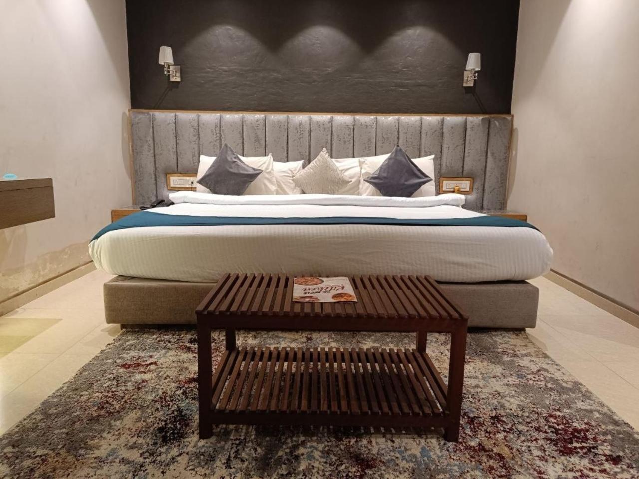 Hotel Mayfair Tower Kolkata Bagian luar foto