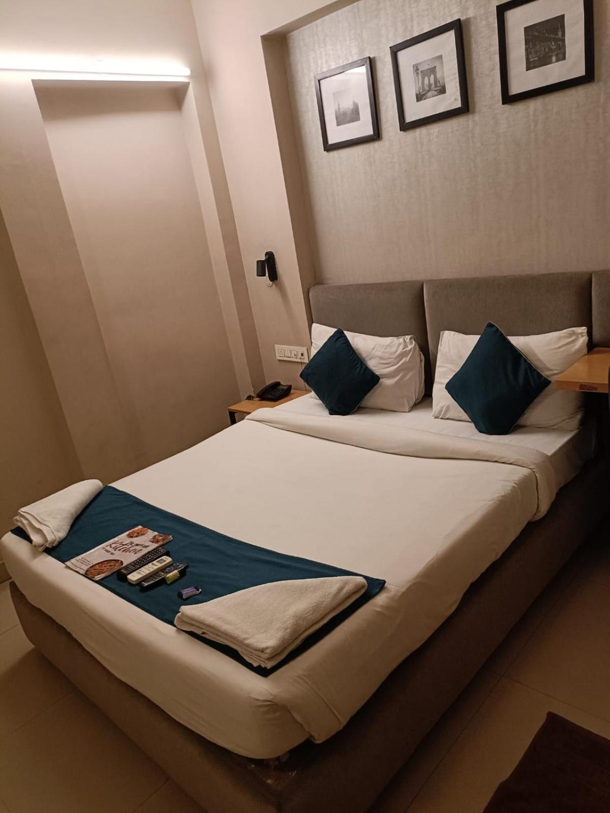 Hotel Mayfair Tower Kolkata Bagian luar foto